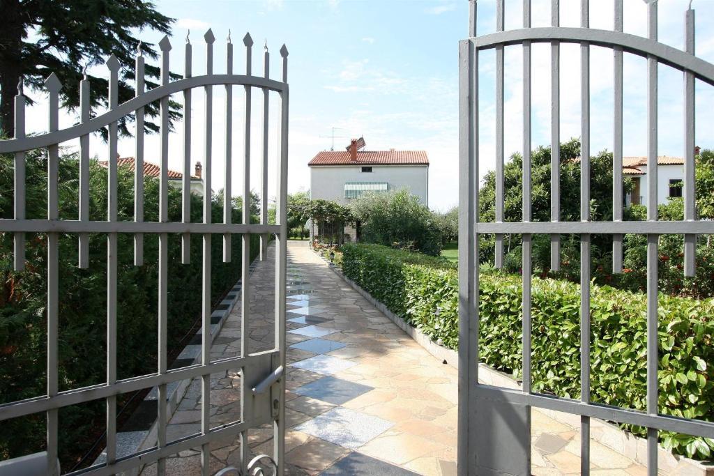 Apartments Bella Vista Umag Exterior photo